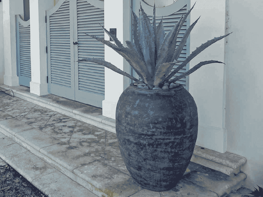 AMPHORA AFRICANA, GRAPHITE 24.5"x32.0", TOP OD: 16.0", ID:13.5"