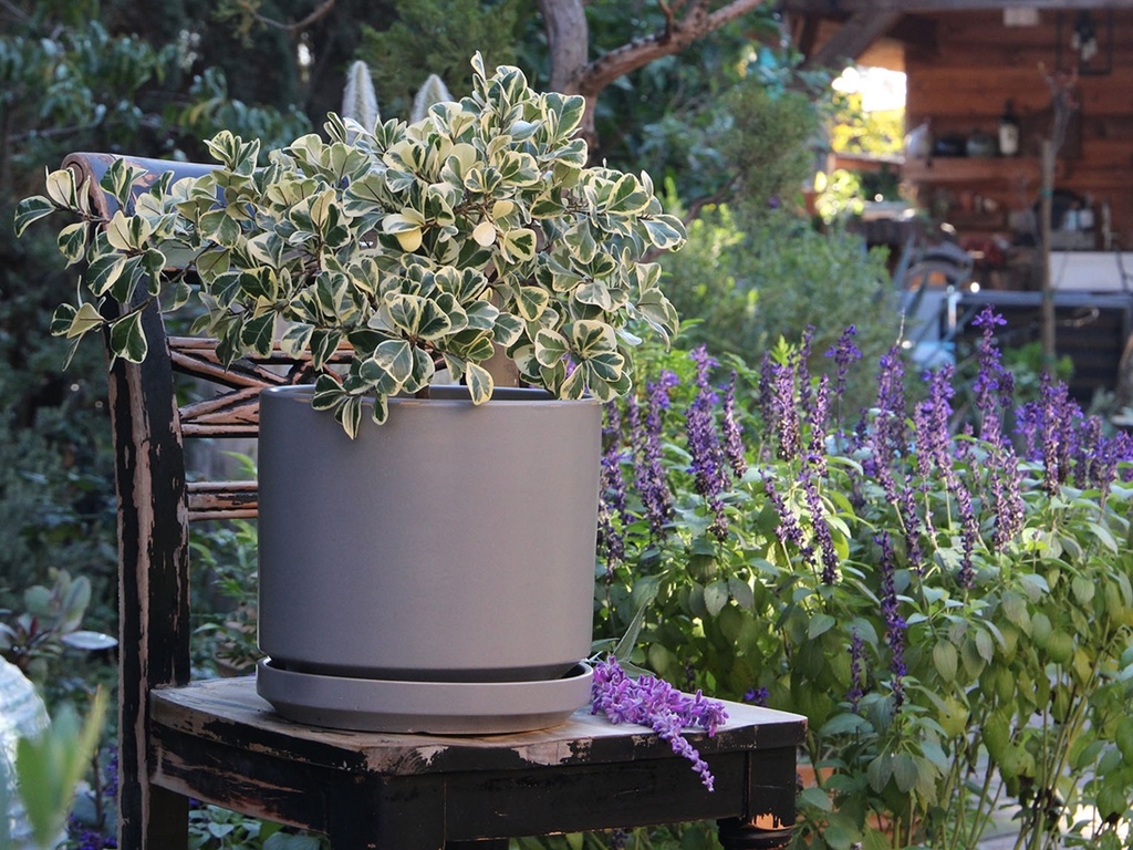 MID MODERN PLANTER WITH DETACHED SAUCER, HEATHER GREY, 14.0"X12.0", 14.0"X2.5"