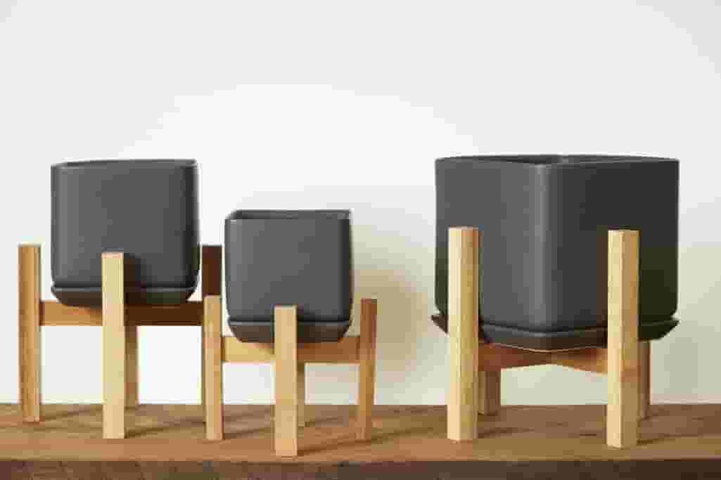 MID MODERN SMALL STAND 8", SOLD IN CASE OF 6