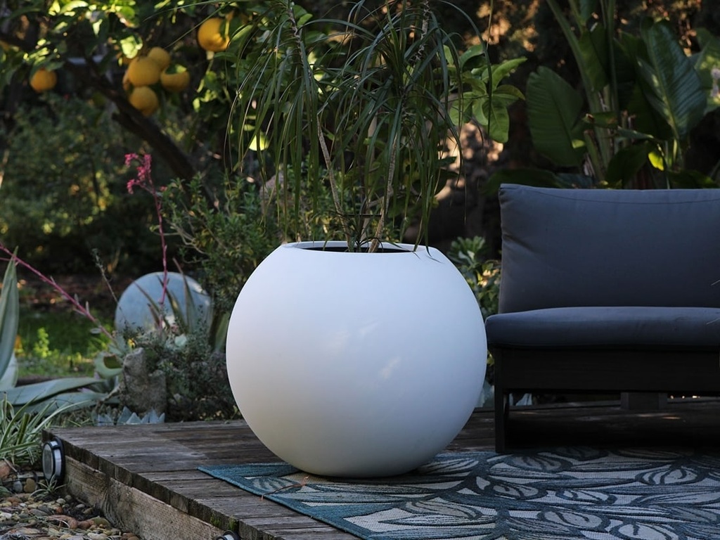 SPHERE PLANTER, PURE WHITE, 26"X22.5"