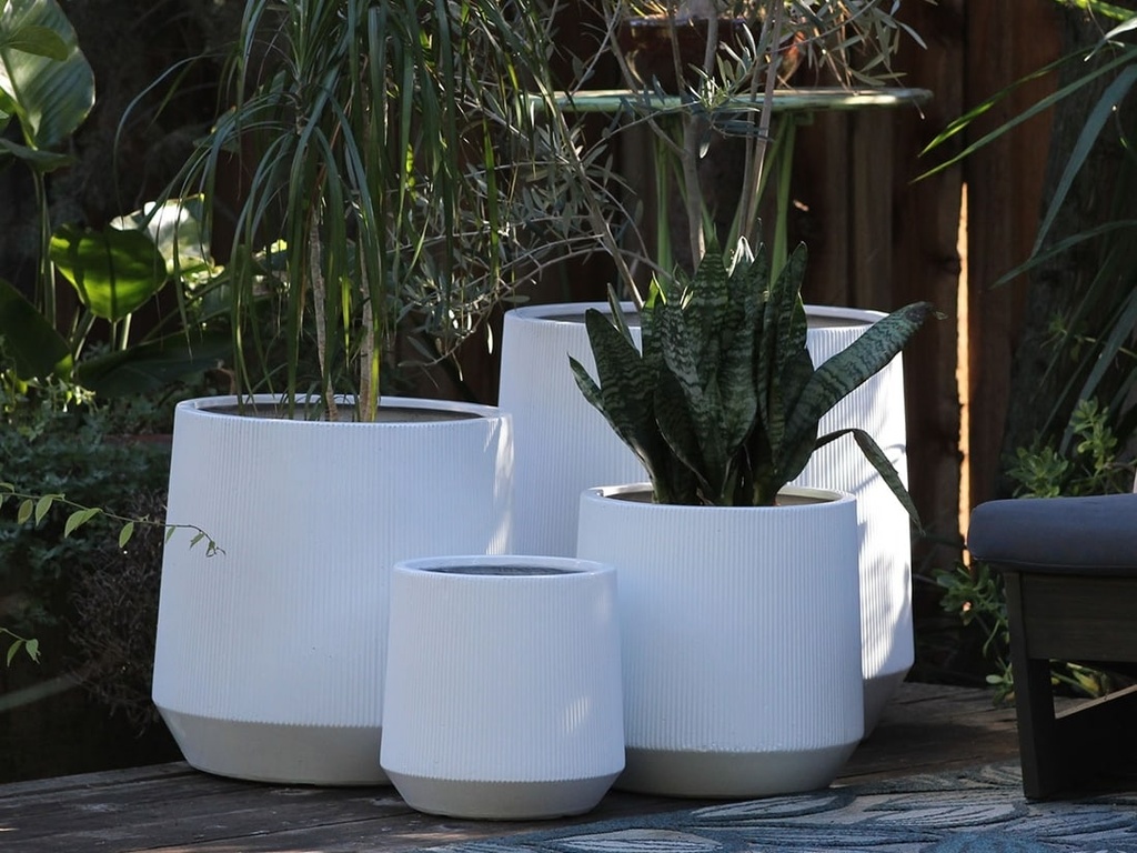 [FG-3221PWH-S4] CORRUAGTED RAIDUS PLANTER, PURE WHITE, SET OF 4- 22.5"X21.5", 18.5"X17.5", 14.5"X14", 12'X11.5'