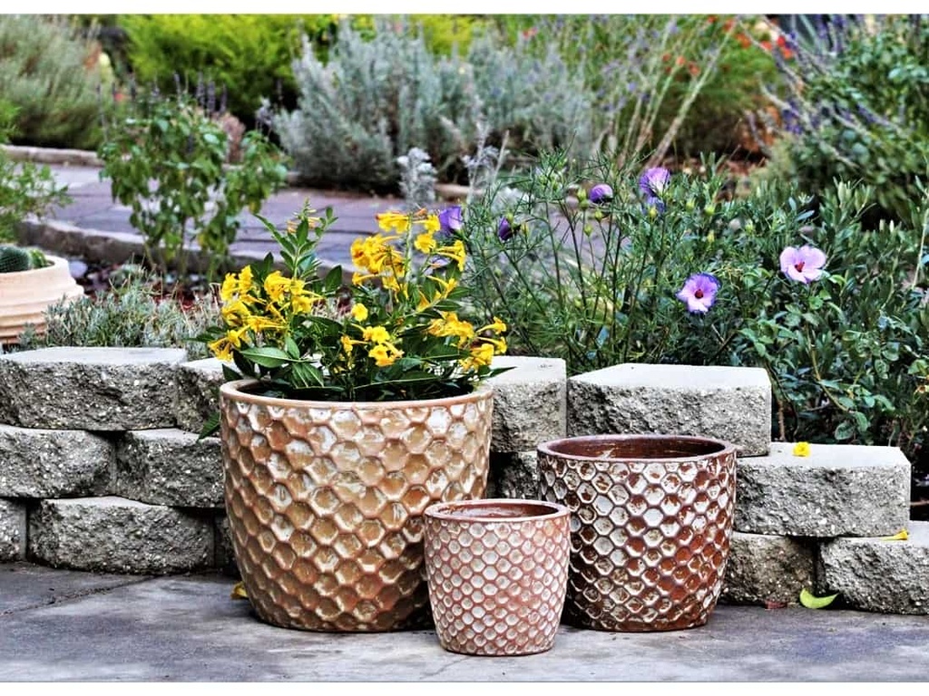 [PV-CGT2645CTW-S3] EGG HEXAGON HANDTHROWN, COTTAGE WHITE, SET OF 3- 15"X12.5", 11"X9.5", 7.5"X7"