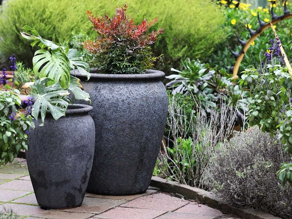 URN SMOOTH FINISHED, SILVER ROCK, SET OF 2 - 22.5" X 27.5", 14.0" X 22.0"