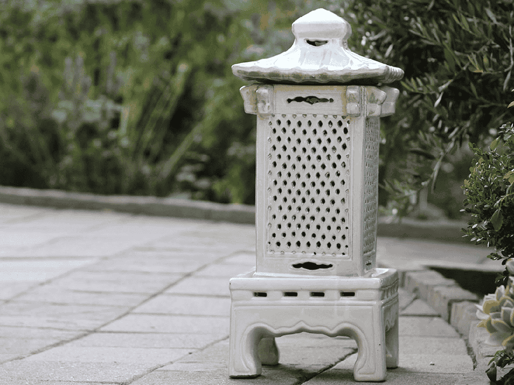 TIKI LANTERN, WHITE NO SPECKLE, 10"X25"