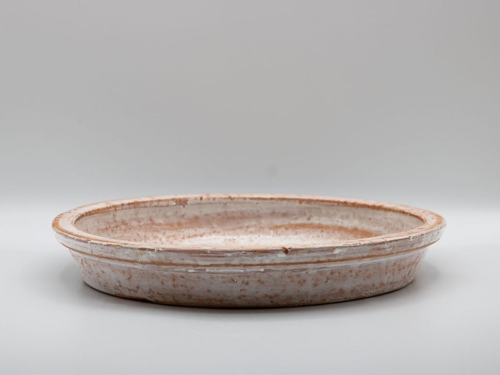 ROUND SAUCER, COTTAGE WHITE, OD 19", ID 16"