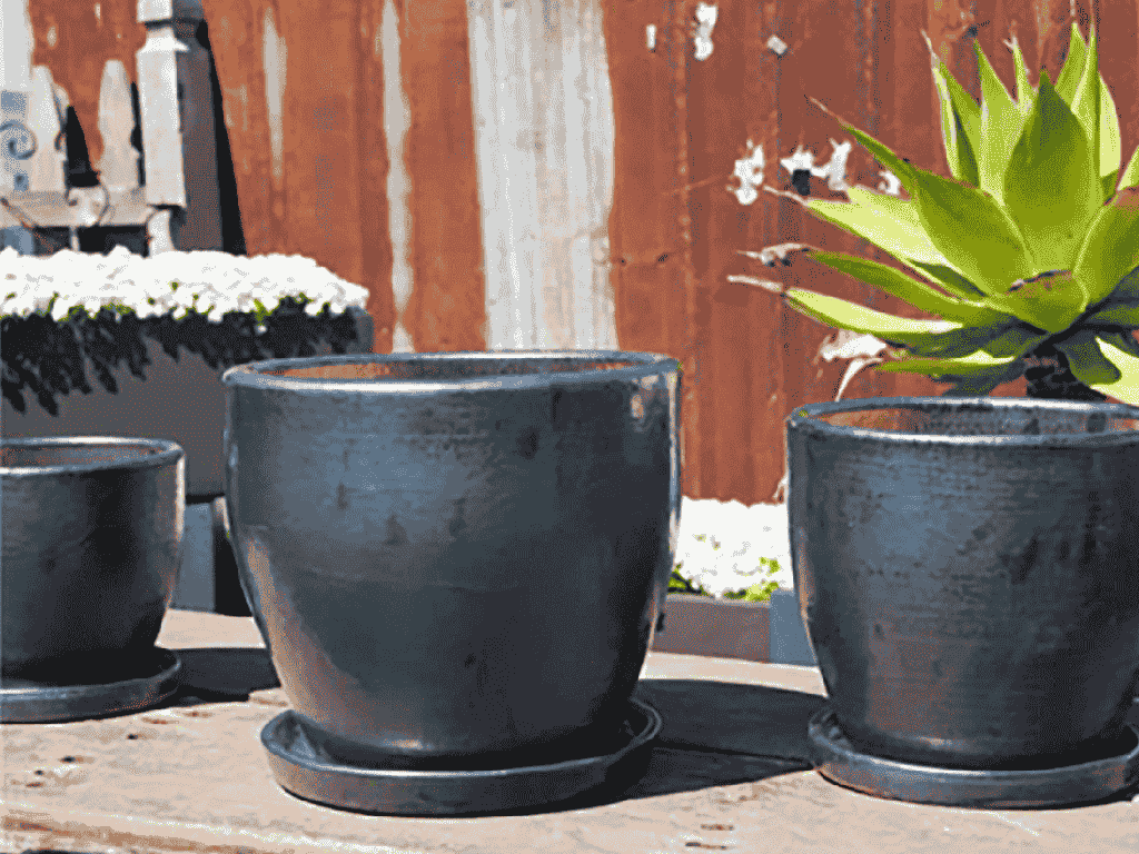 VALENCIA PLANTER WITH ATTACHED SAUCER, SILVER, 11.5"X10.0"